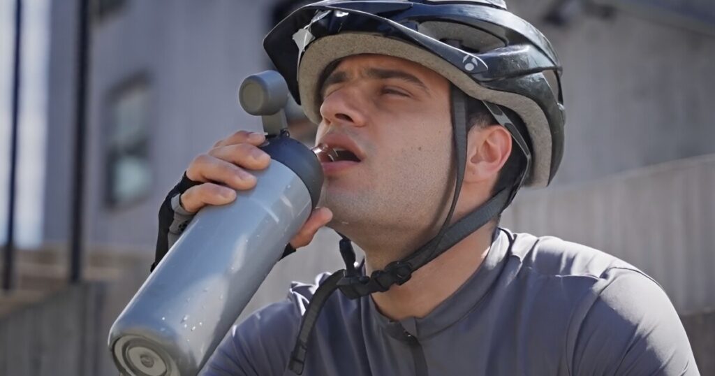 Electric water bottle with pump for simpler cycling