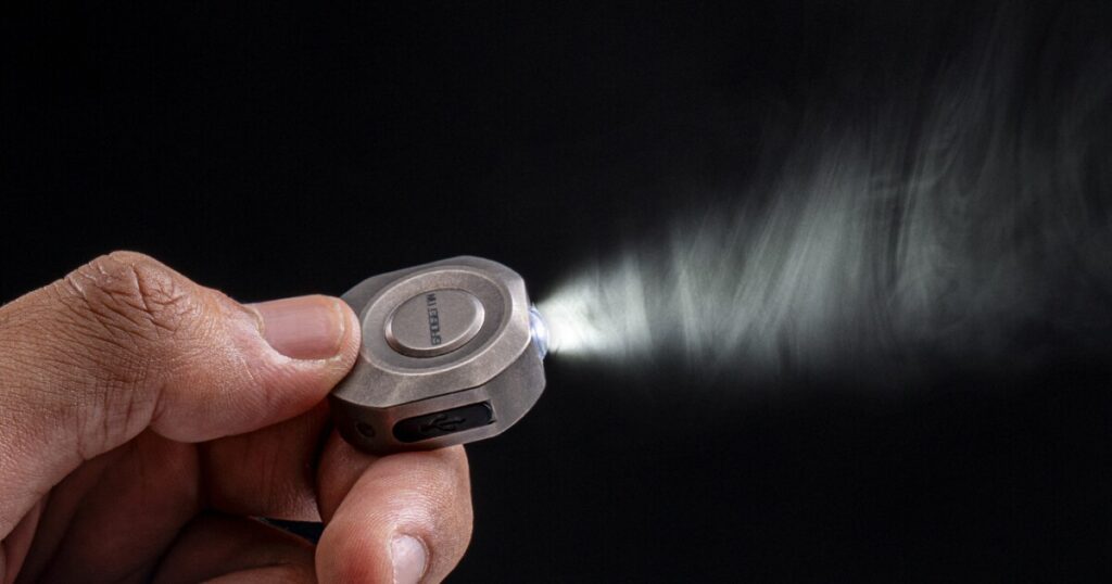 Compact magnetic flashlight offers versatile lighting modes