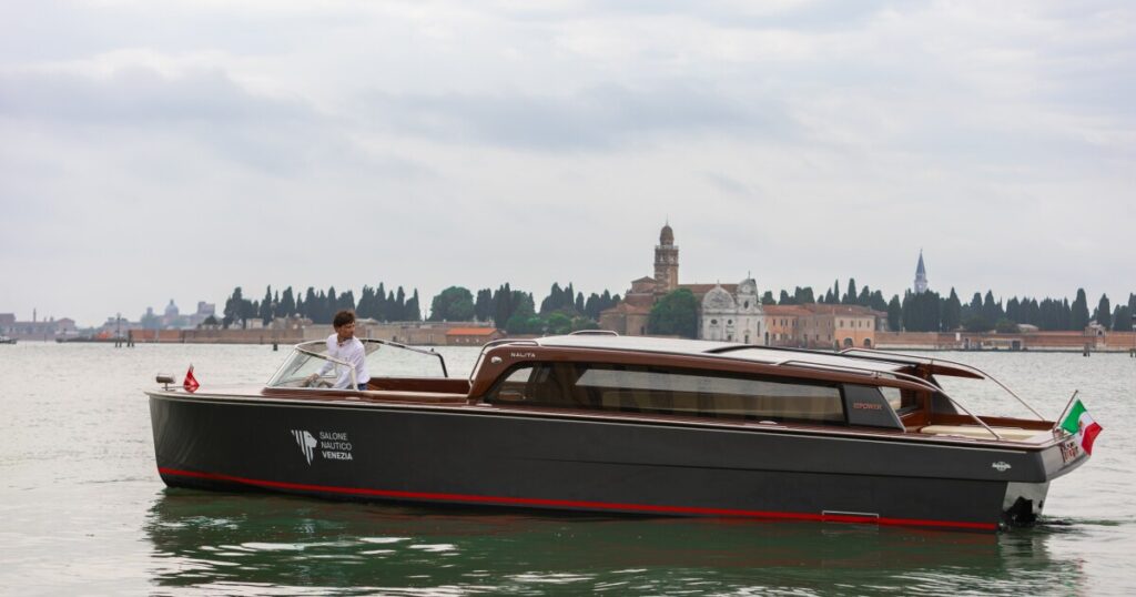 Electric water taxi revolutionizes Venice tourism