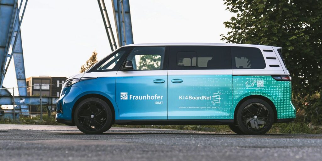 Car Microphone Enhances Autonomous Vehicle Safety