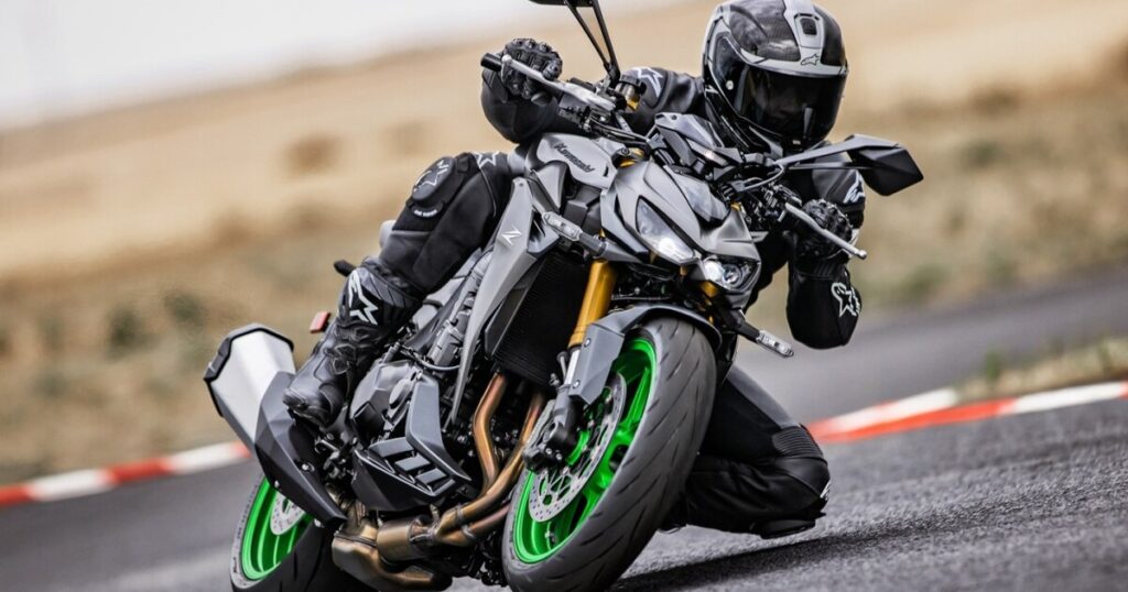 Kawasaki Z1100 and Z1100 SE naked bikes return for 2025
