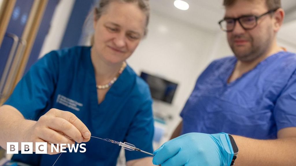Dundee and US surgeons achieve world-first stroke surgery using robot