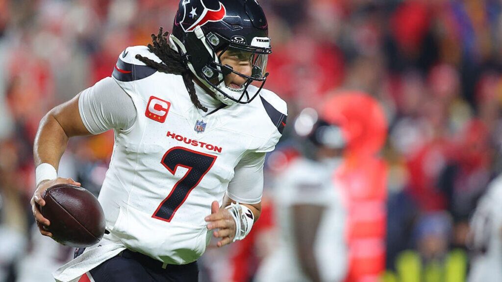 NFL Week 17: How To Watch Texans vs. Chargers, Eagles vs. Bills and More Games From Anywhere