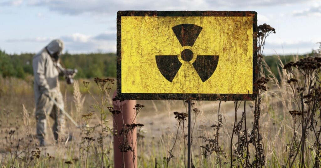 Smartphone radiation detector offers affordable emergency detection