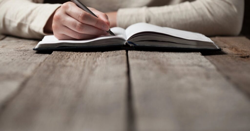 Handwriting changes signal early age-related cognitive decline
