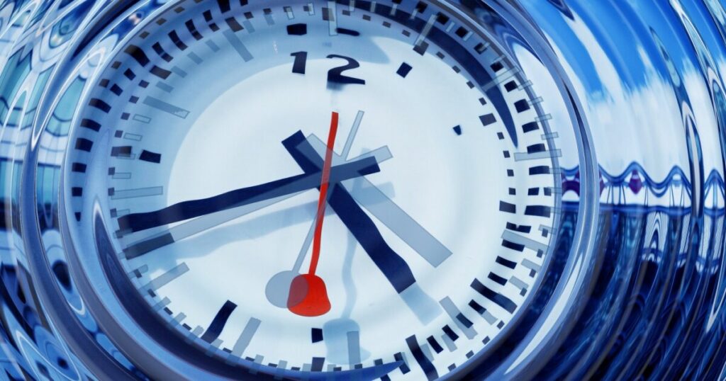 Light travels through atoms in negative time